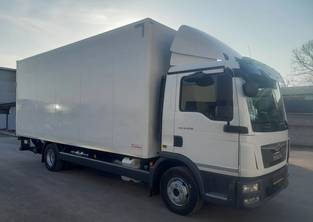 MAN TGL 12.250 NAUKA JAZDY / ELKA / L / MANUAL 8 / - Curtainsider truck: picture 4 MAN TGL 12.250 NAUKA JAZDY / ELKA / L / MANUAL 8 / - Curtainsider truck: picture 4