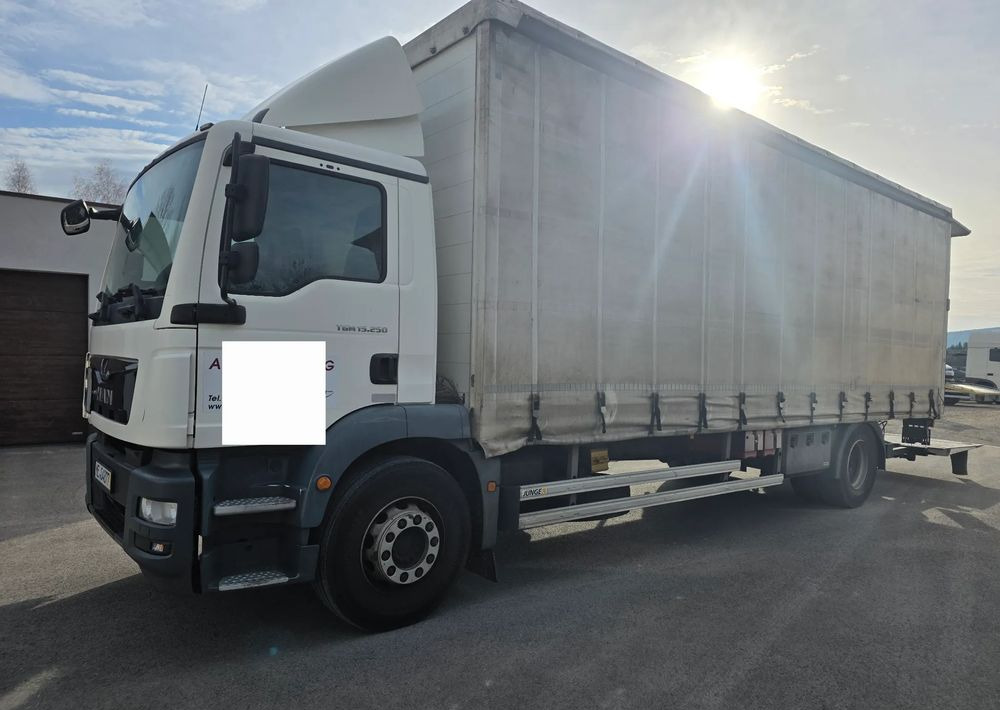MAN TGM 15.250 /18.250 /FIRANKA / RAMA DO ZABUDOWY / WYWROTKA / HAKOWIEC / MANUALNA - Curtainsider truck: picture 1 MAN TGM 15.250 /18.250 /FIRANKA / RAMA DO ZABUDOWY / WYWROTKA / HAKOWIEC / MANUALNA - Curtainsider truck: picture 1