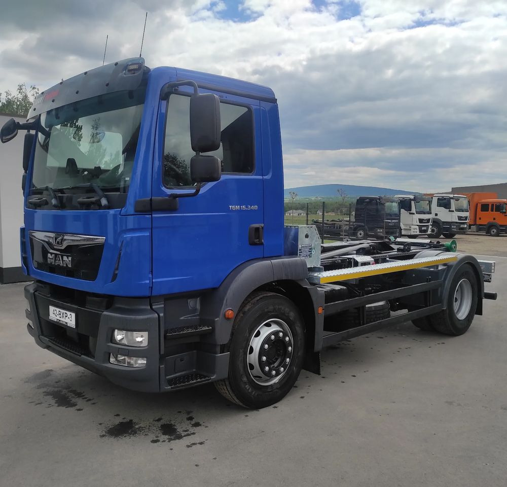 MAN TGM 18.340 urządzenie hakowe AXOR - Hook lift truck: picture 2 MAN TGM 18.340 urządzenie hakowe AXOR - Hook lift truck: picture 2