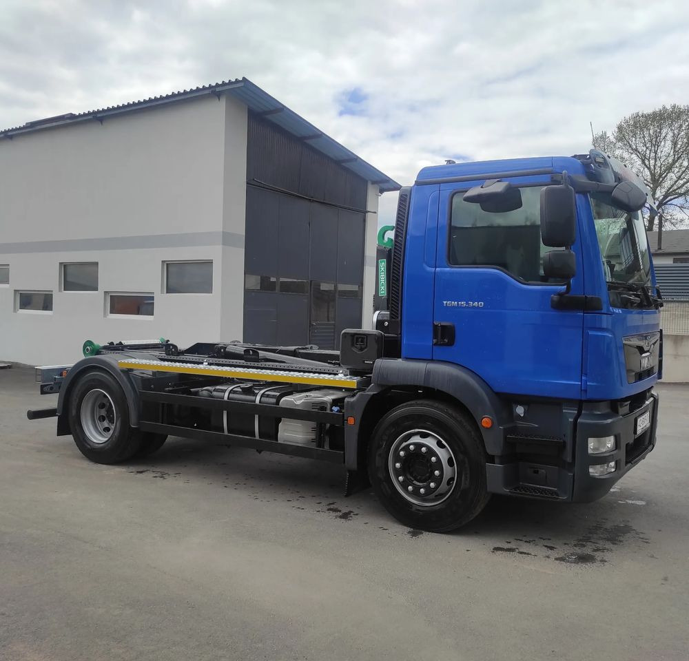 MAN TGM 18.340 urządzenie hakowe AXOR - Hook lift truck: picture 4 MAN TGM 18.340 urządzenie hakowe AXOR - Hook lift truck: picture 4
