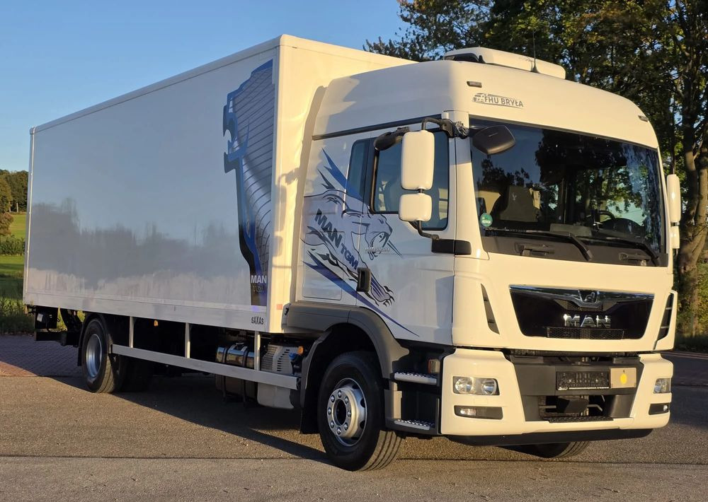 MAN TGM 15.290 / TGL / KONTENER / IZOTERMA / WINDA / KLIMA POSTOJOWA / 2019R / EURO 6 / PEŁEN SERWIS / 8200KG ŁADOWNOŚĆ / SPROWADZONY / ZADBANY / JAK NOWY / KSIĄŻKA SERWISOWA / E6 / 18 PALET - Box truck: picture 2 MAN TGM 15.290 / TGL / KONTENER / IZOTERMA / WINDA / KLIMA POSTOJOWA / 2019R / EURO 6 / PEŁEN SERWIS / 8200KG ŁADOWNOŚĆ / SPROWADZONY / ZADBANY / JAK NOWY / KSIĄŻKA SERWISOWA / E6 / 18 PALET - Box truck: picture 2