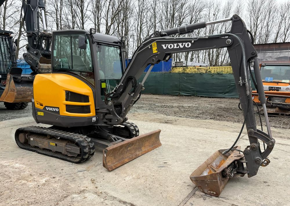 Volvo ECR 35 D / SPROWADZONA / TYLKO 1450 GODZIN / JAK NOWA / GOTOWA DO PRACY - Crawler excavator: picture 3 Volvo ECR 35 D / SPROWADZONA / TYLKO 1450 GODZIN / JAK NOWA / GOTOWA DO PRACY - Crawler excavator: picture 3