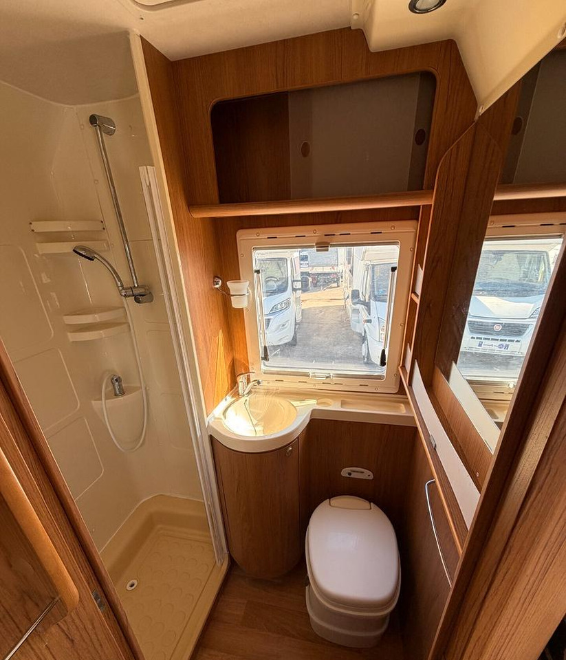 Alcove motorhome Rimor SUPERBRIG 677 TC: picture 15 Alcove motorhome Rimor SUPERBRIG 677 TC: picture 15