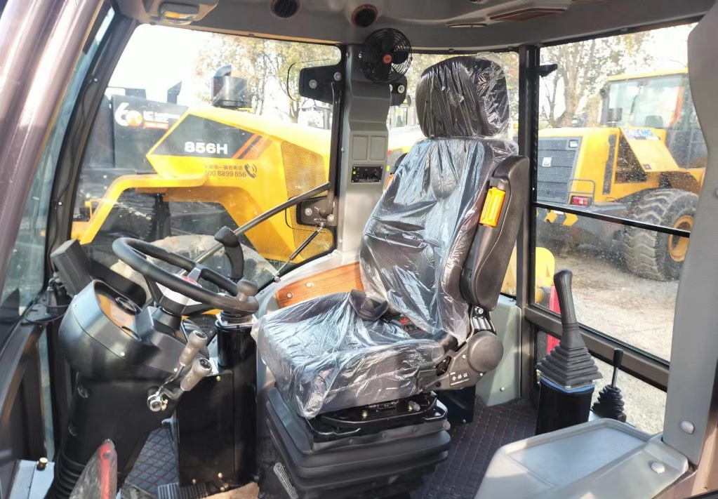 CAT 420 F Caterpillar 420F backhoe loader - Backhoe loader: picture 4 CAT 420 F Caterpillar 420F backhoe loader - Backhoe loader: picture 4