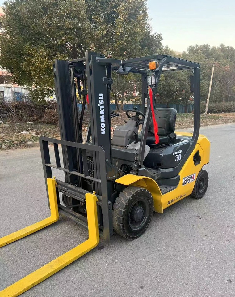 Komatsu 30 30 - Diesel forklift: picture 3 Komatsu 30 30 - Diesel forklift: picture 3