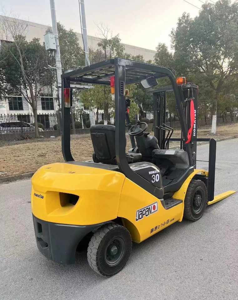 Komatsu 30 30 - Diesel forklift: picture 2 Komatsu 30 30 - Diesel forklift: picture 2