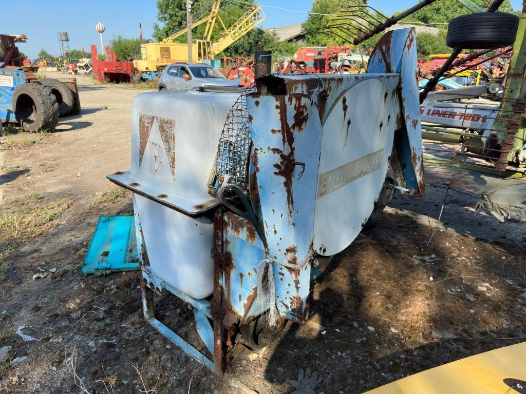 Blanchard 220 - Tractor mounted sprayer: picture 2 Blanchard 220 - Tractor mounted sprayer: picture 2