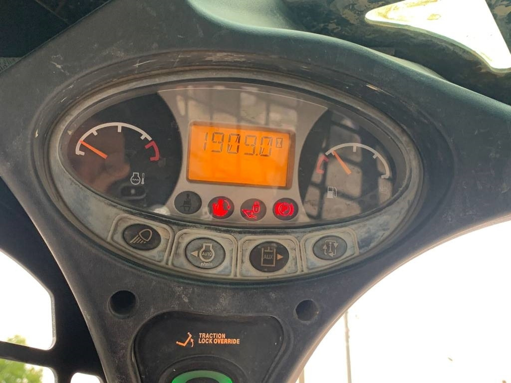 Skid steer loader Bobcat T 450: picture 9
