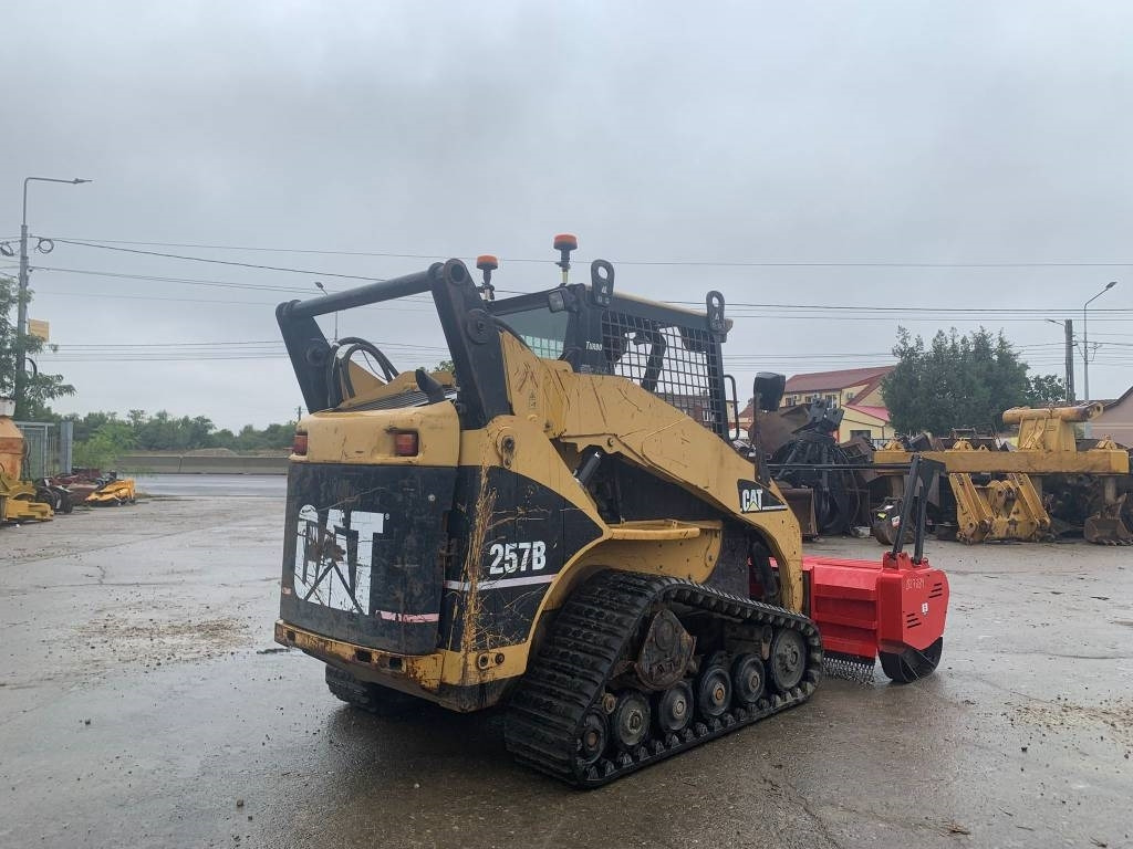 Skid steer loader CAT 257 B: picture 6
