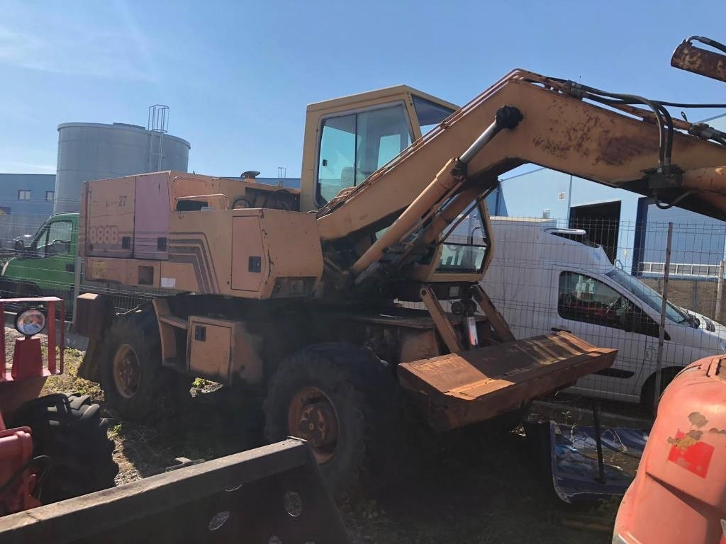 Case Poclain 888BP FOR PARTS - Wheel excavator: picture 3 Case Poclain 888BP FOR PARTS - Wheel excavator: picture 3