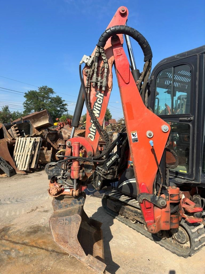 Backhoe loader Ditch Witch XT 1600: picture 10