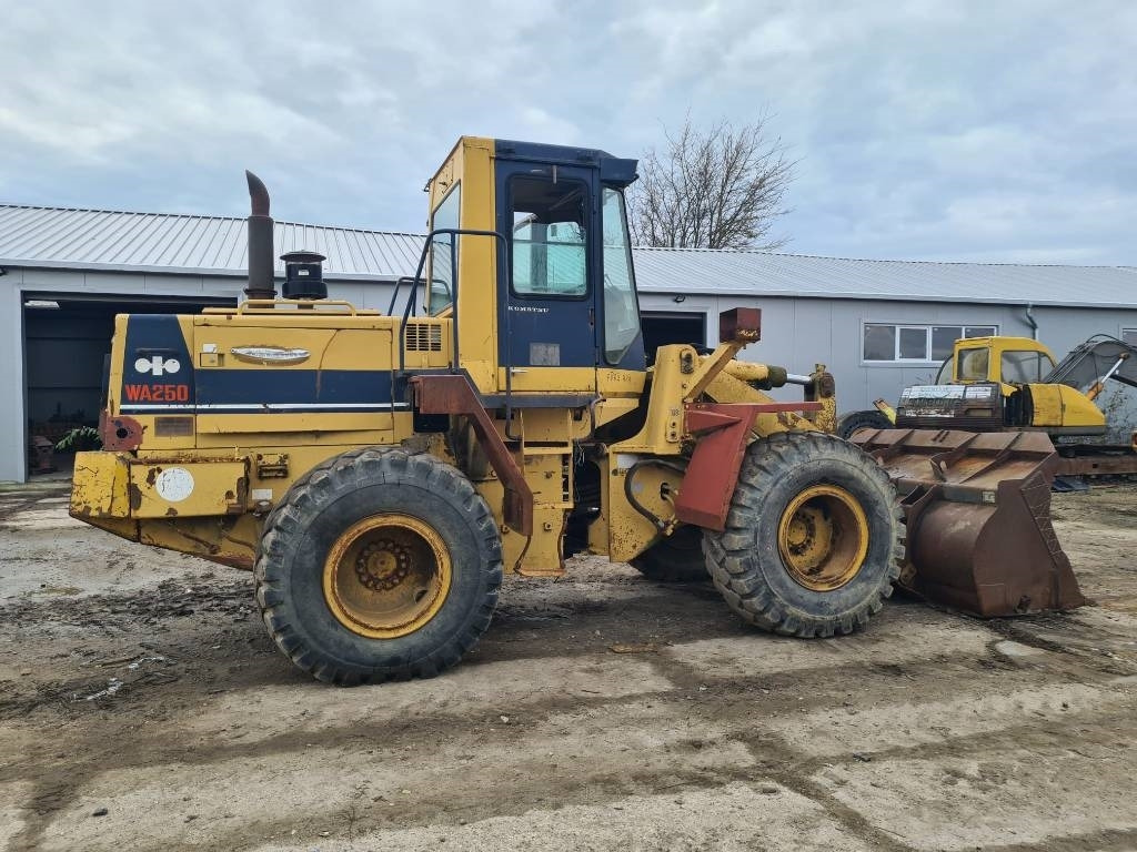 Komatsu WA 250 - Wheel loader: picture 2 Komatsu WA 250 - Wheel loader: picture 2
