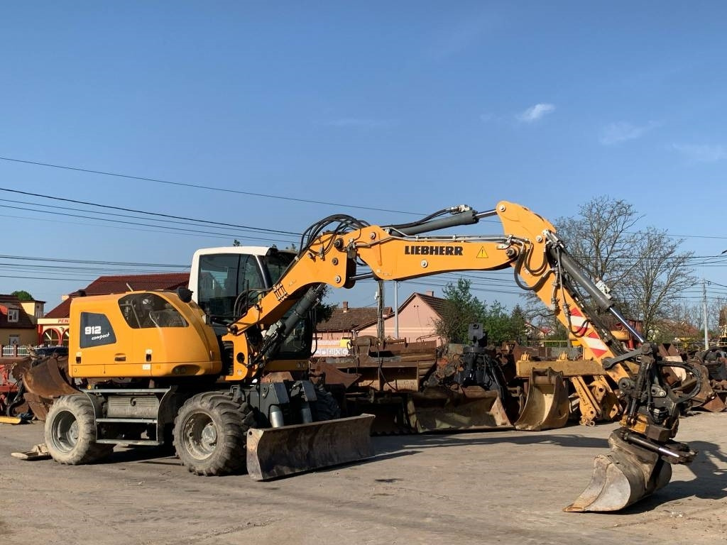 Liebherr A912 Compact+Engcon Rototilt - Wheel excavator: picture 2 Liebherr A912 Compact+Engcon Rototilt - Wheel excavator: picture 2