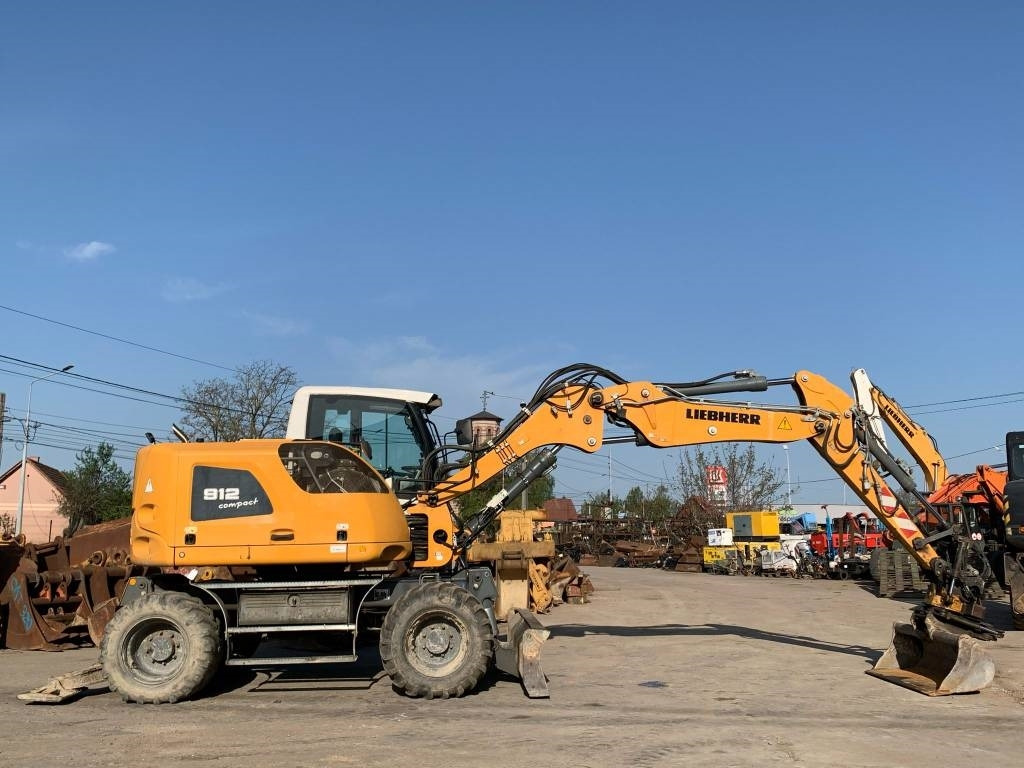 Liebherr A912 Compact+Engcon Rototilt - Wheel excavator: picture 3 Liebherr A912 Compact+Engcon Rototilt - Wheel excavator: picture 3