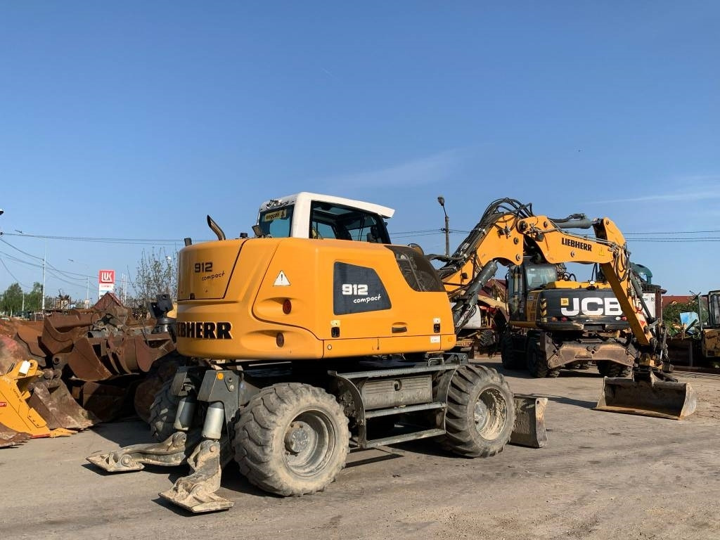 Liebherr A912 Compact+Engcon Rototilt - Wheel excavator: picture 4 Liebherr A912 Compact+Engcon Rototilt - Wheel excavator: picture 4