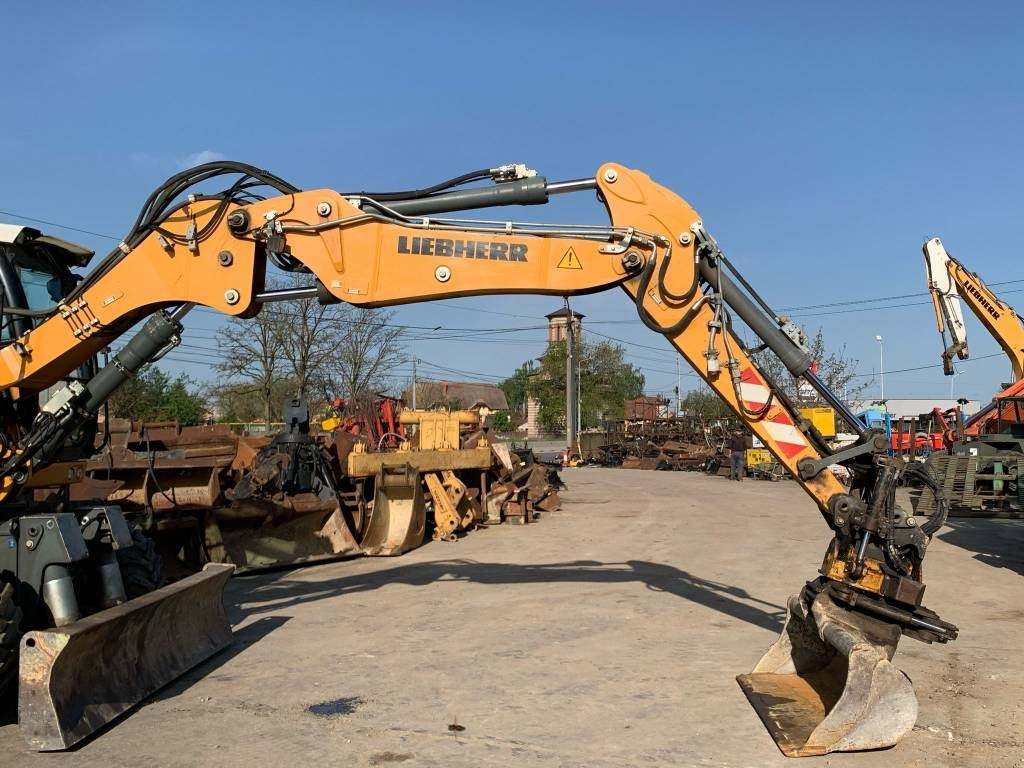 Liebherr A912 Compact+Engcon Rototilt - Wheel excavator: picture 5 Liebherr A912 Compact+Engcon Rototilt - Wheel excavator: picture 5