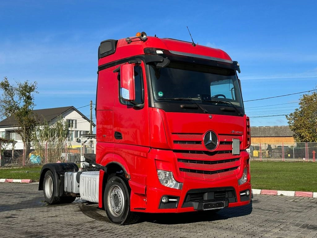 Mercedes-Benz Actros 963-4-A - Box truck: picture 1 Mercedes-Benz Actros 963-4-A - Box truck: picture 1