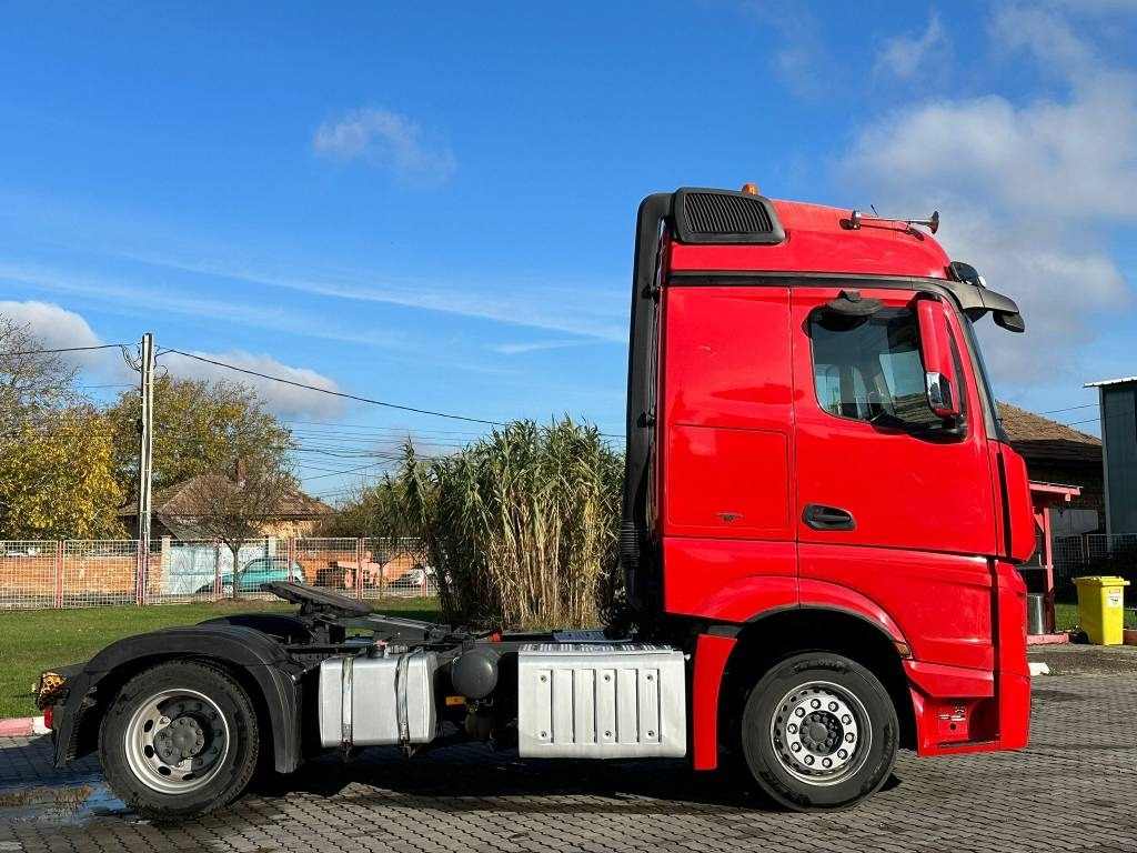 Mercedes-Benz Actros 963-4-A - Box truck: picture 3 Mercedes-Benz Actros 963-4-A - Box truck: picture 3