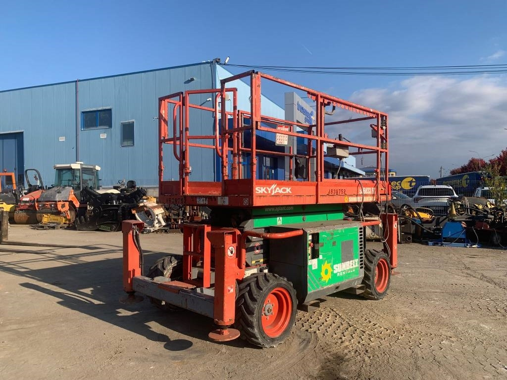 SkyJack SJ 6832 RT - Scissor lift: picture 4 SkyJack SJ 6832 RT - Scissor lift: picture 4