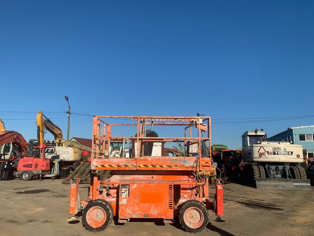 SkyJack SJ 6832 RT - Scissor lift: picture 3 SkyJack SJ 6832 RT - Scissor lift: picture 3