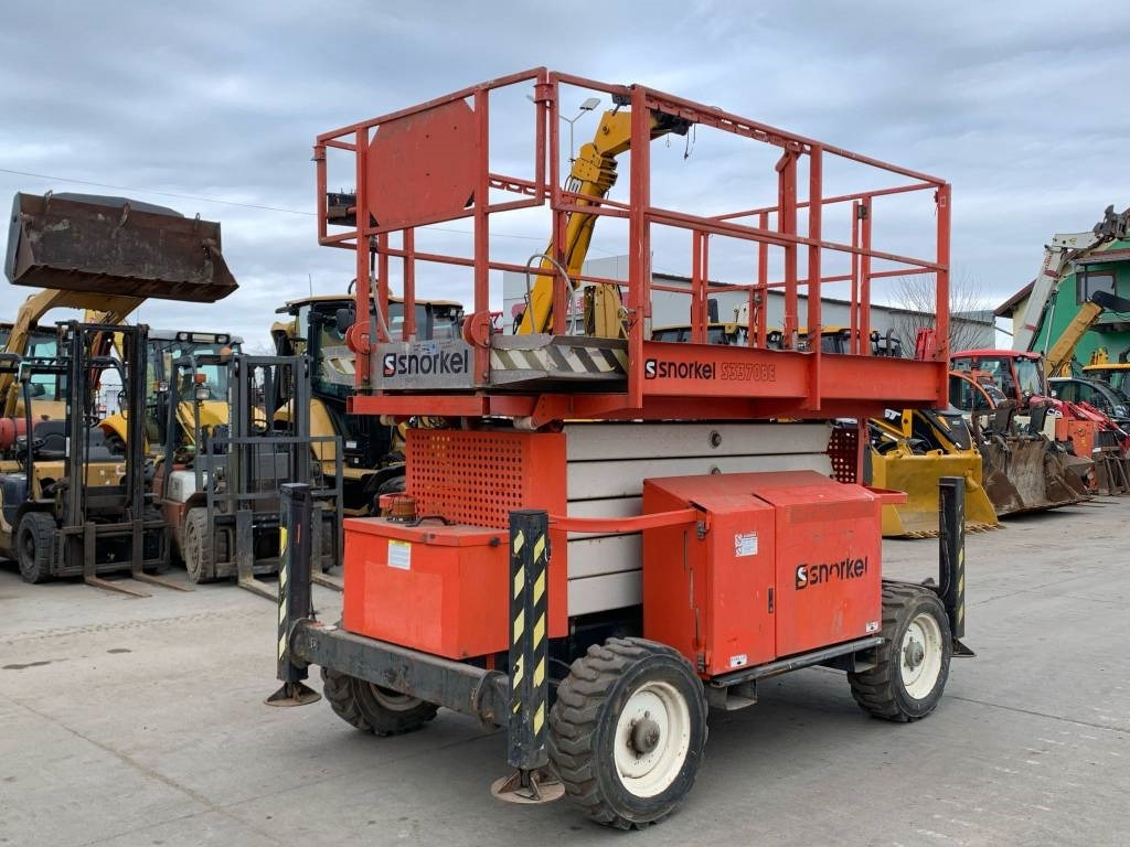 Snorkel S 3370 BE - Scissor lift: picture 2 Snorkel S 3370 BE - Scissor lift: picture 2