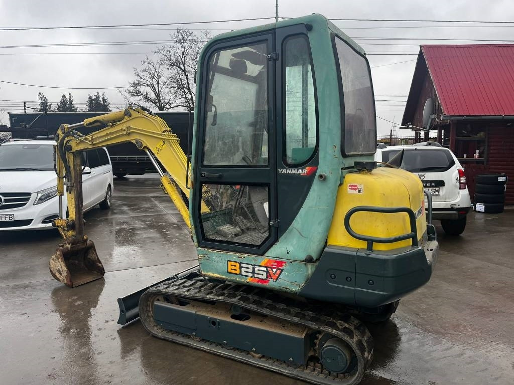 Yanmar B 25 V - Mini excavator: picture 2 Yanmar B 25 V - Mini excavator: picture 2