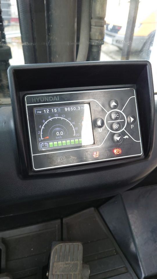 Hyundai 40B-9 - Electric forklift: picture 2 Hyundai 40B-9 - Electric forklift: picture 2