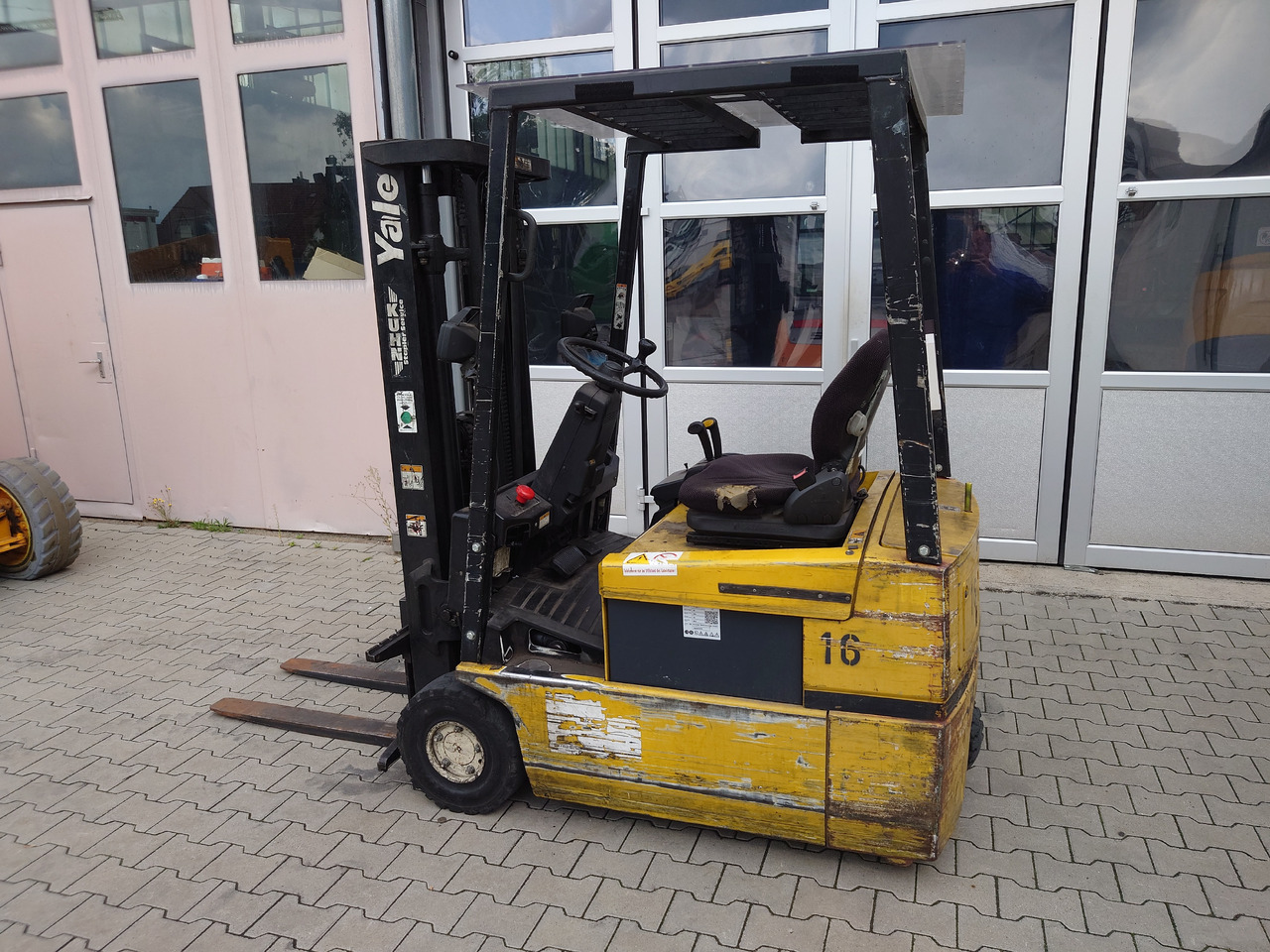 YALE ERP16ATFE1980 - Electric forklift: picture 2 YALE ERP16ATFE1980 - Electric forklift: picture 2