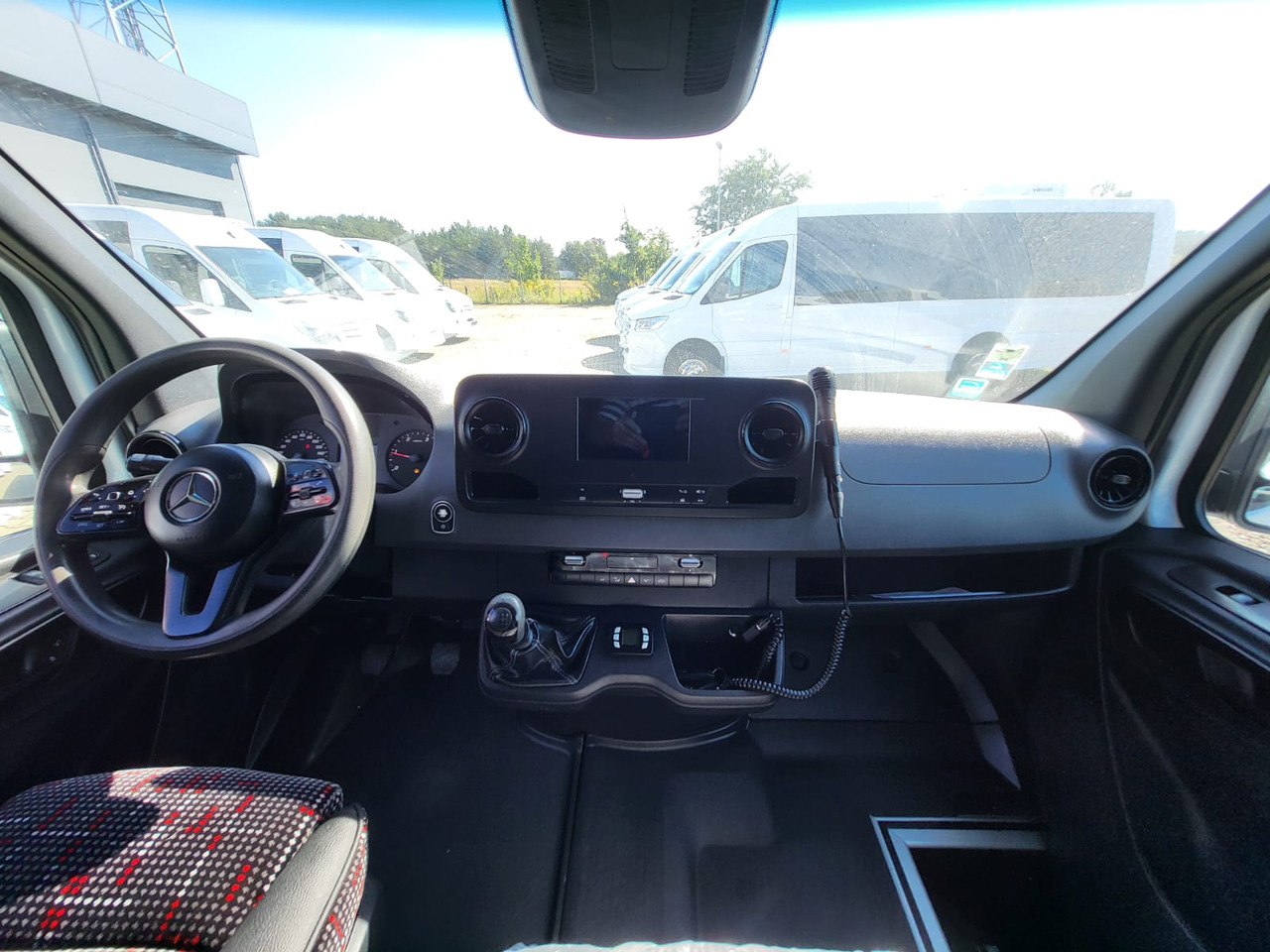 Sprinter 516 CDI 24 places + 4 standing - Suburban bus: picture 5 Sprinter 516 CDI 24 places + 4 standing - Suburban bus: picture 5