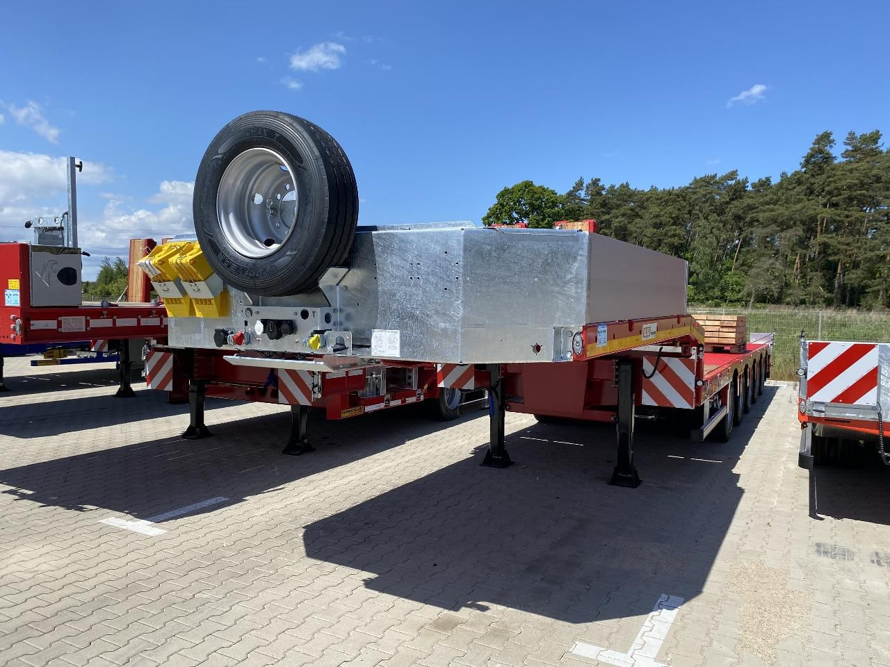 FAYMONVILLE MAXTRAILER MAX100 - Low loader semi-trailer: picture 3 FAYMONVILLE MAXTRAILER MAX100 - Low loader semi-trailer: picture 3