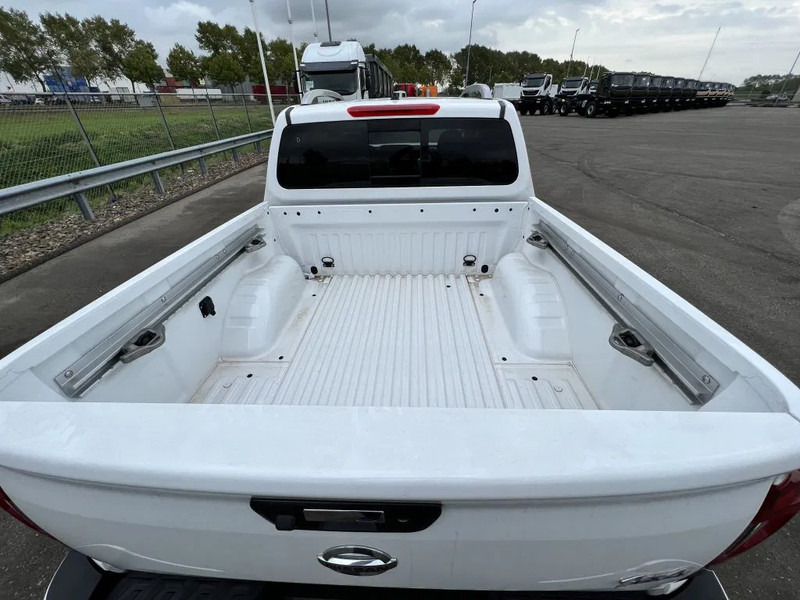 Nissan Navara 4x4 2.5 D Double Cab - LE Plus - AUTOMATIC - FULL OPTIONS - EURO 2 - NEW!! - 3 UNITS - Pickup truck, Combi van: picture 4 Nissan Navara 4x4 2.5 D Double Cab - LE Plus - AUTOMATIC - FULL OPTIONS - EURO 2 - NEW!! - 3 UNITS - Pickup truck, Combi van: picture 4