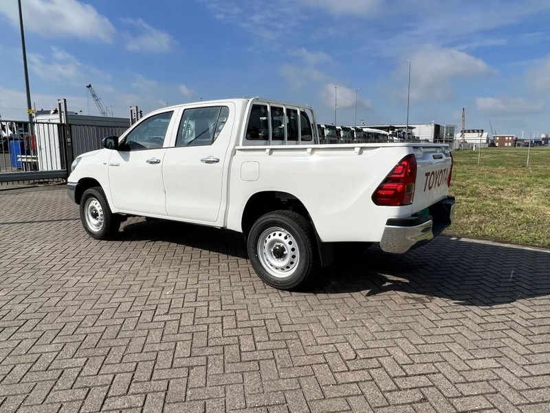 Toyota Hilux - 6 UNITS - 2.4 D L Double Cab - EURO 2 - NEW!! Directly available!!! Ready for work!! - Pickup truck, Combi van: picture 4 Toyota Hilux - 6 UNITS - 2.4 D L Double Cab - EURO 2 - NEW!! Directly available!!! Ready for work!! - Pickup truck, Combi van: picture 4