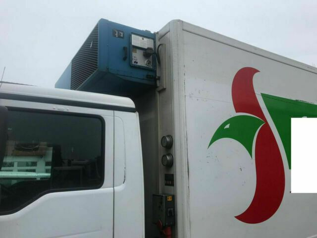 Refrigerator truck MAN TGL 12.240 LBW Trennwand Tür Klima: picture 9