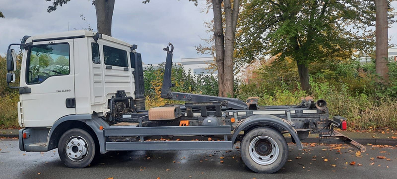 MAN TGL 8.220 Abrollkipper - Hook lift truck: picture 3 MAN TGL 8.220 Abrollkipper - Hook lift truck: picture 3