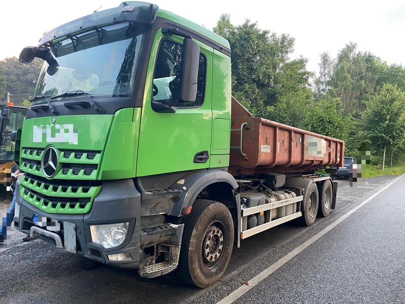 Mercedes-Benz 2643 Arocs 6X4Abroller Multilift mit Funk - Hook lift truck: picture 2 Mercedes-Benz 2643 Arocs 6X4Abroller Multilift mit Funk - Hook lift truck: picture 2