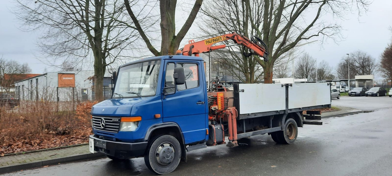 Mercedes-Benz 814 Pritsche mit Kran+Greifer - Flatbed van: picture 1 Mercedes-Benz 814 Pritsche mit Kran+Greifer - Flatbed van: picture 1