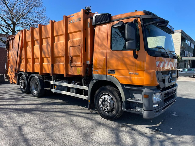 Mercedes-Benz Actros 2536 6x2 Blatt/Luft Müllwagen - Garbage truck: picture 2 Mercedes-Benz Actros 2536 6x2 Blatt/Luft Müllwagen - Garbage truck: picture 2
