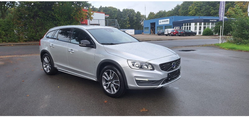 Station wagon Volvo V60 Cross Country Summum AWD: picture 1