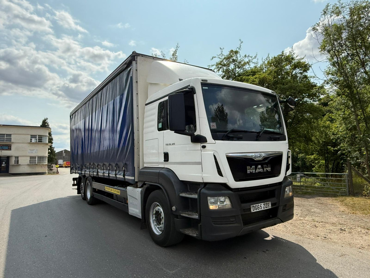 2015 MAN TGS 26 Curtainside Truck - Curtainsider truck: picture 1 2015 MAN TGS 26 Curtainside Truck - Curtainsider truck: picture 1