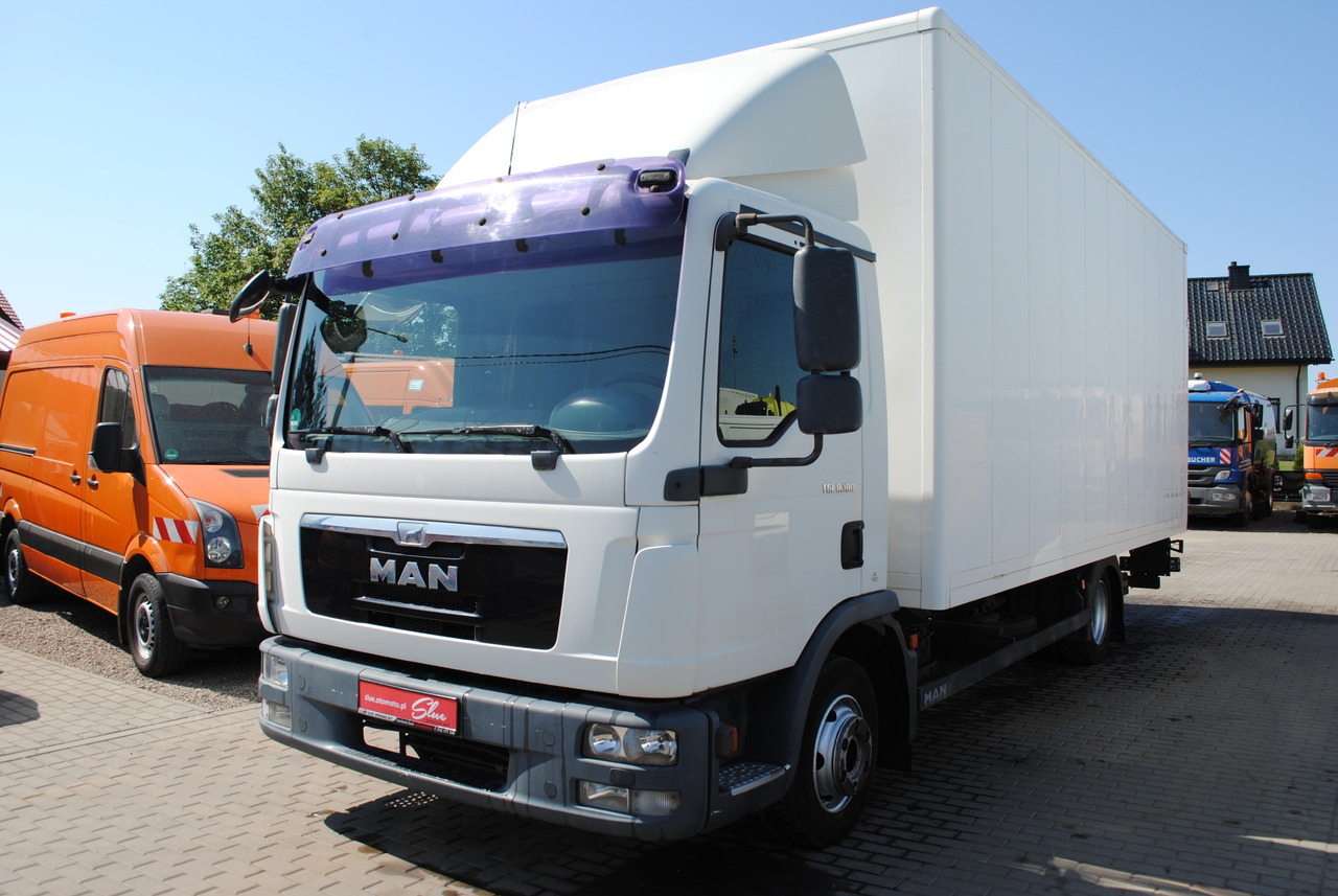 MAN TGL 12.180 - Box truck: picture 3 MAN TGL 12.180 - Box truck: picture 3