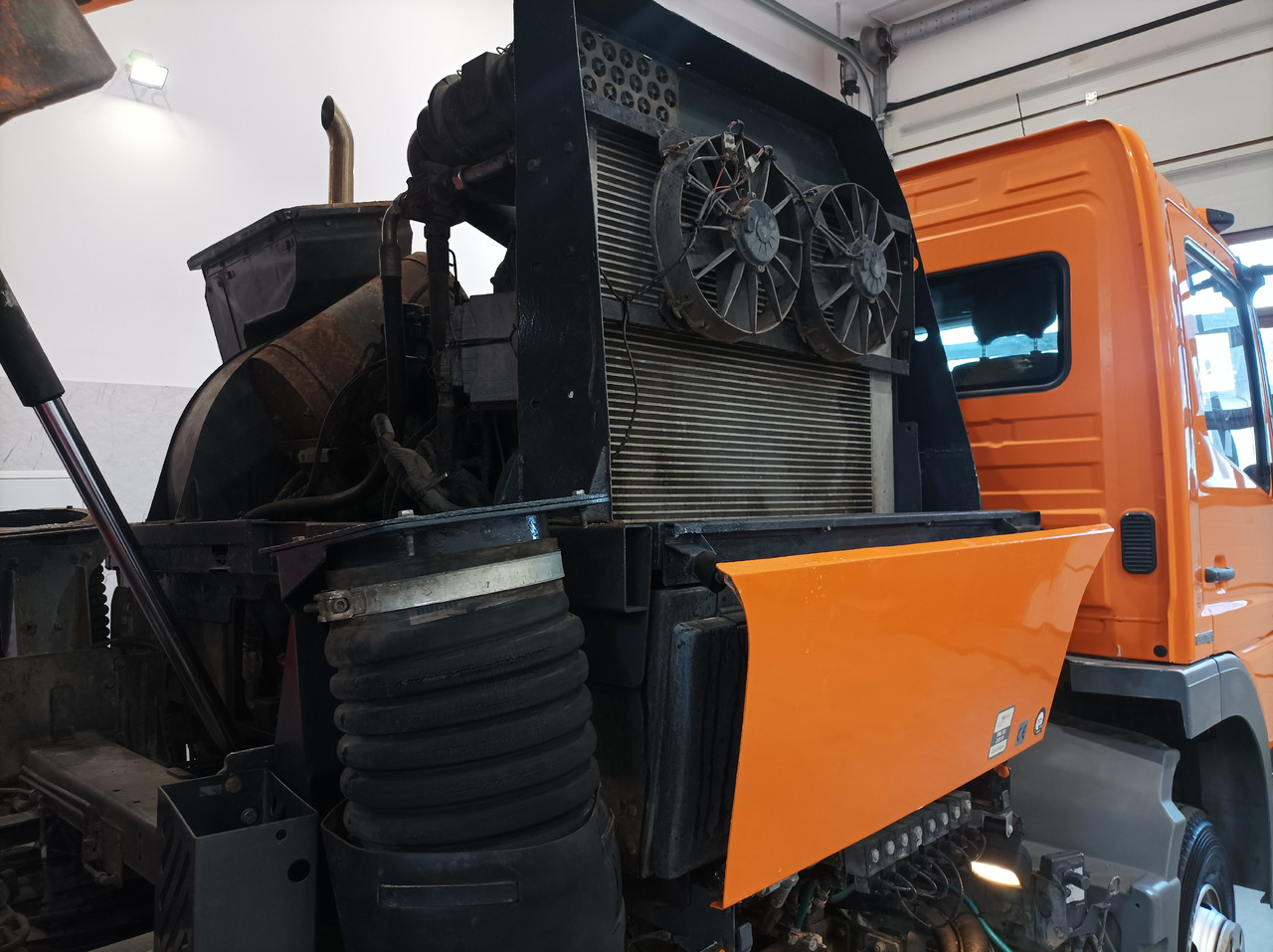 Road sweeper MERCEDES-BENZ Atego 1018 Zamiatarka Kehrmaschine BUCHER Szczotki L/R PM10 2 Silniki 2012r: picture 15