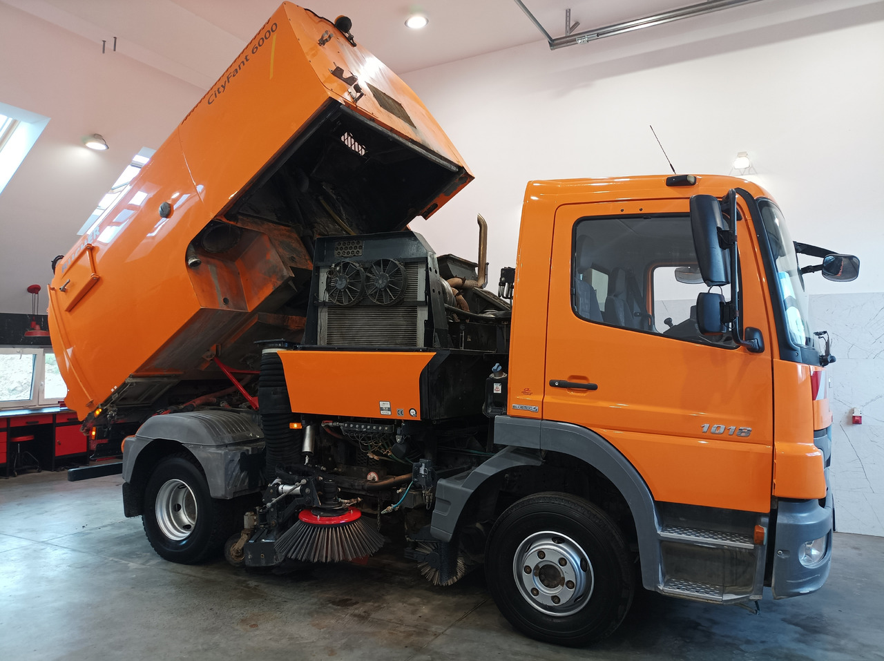 Road sweeper MERCEDES-BENZ Atego 1018 Zamiatarka Kehrmaschine BUCHER Szczotki L/R PM10 2 Silniki 2012r: picture 10