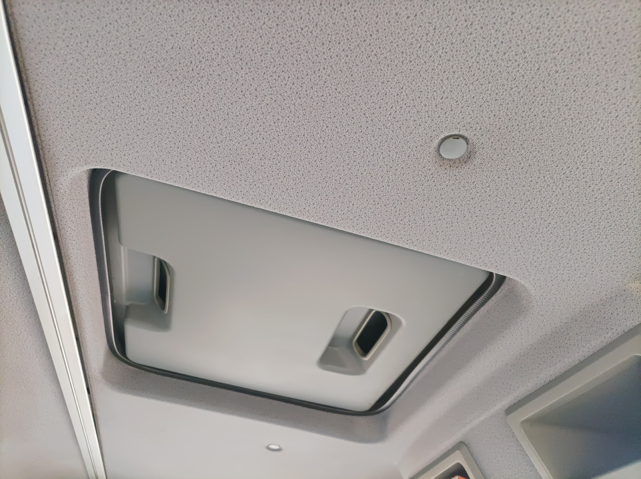 Road sweeper MERCEDES-BENZ Atego 1018 Zamiatarka Kehrmaschine BUCHER Szczotki L/R PM10 2 Silniki 2012r: picture 29