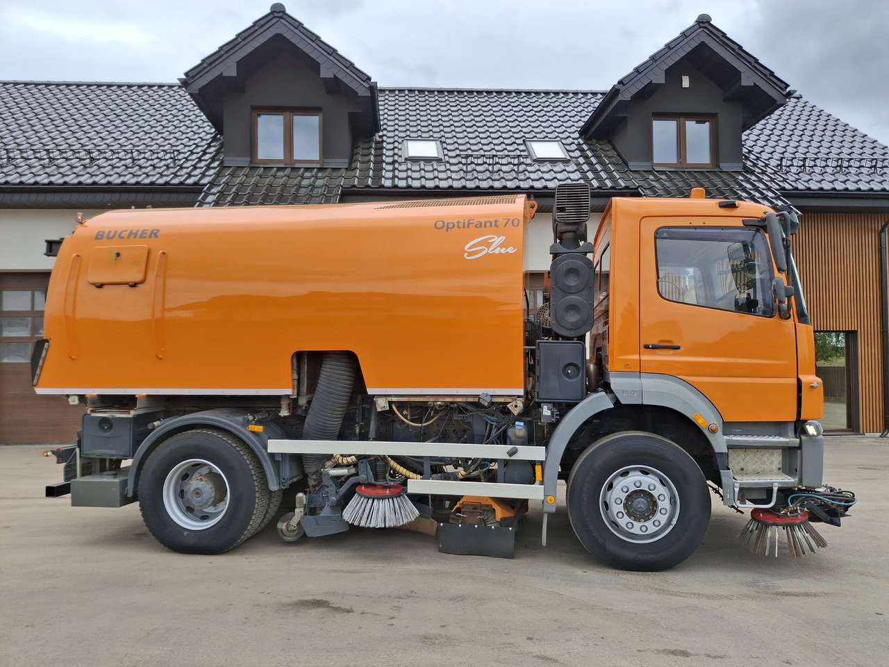 MERCEDES-BENZ Axor 1823 Zamiatarka Kehrmaschine BUCHER 2 Motoren Szczotki L/R Sweeper - Road sweeper: picture 5 MERCEDES-BENZ Axor 1823 Zamiatarka Kehrmaschine BUCHER 2 Motoren Szczotki L/R Sweeper - Road sweeper: picture 5