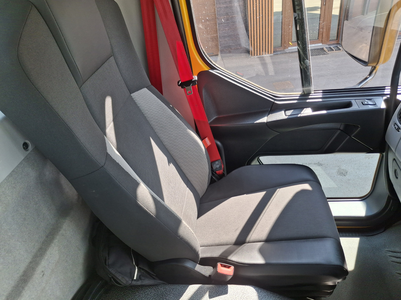 Road sweeper RENAULT C280 Kehrmaschine Zamiatarka SEMAT Zoeller FAUN Karcher L/R 2 Motoren 2018r 740 Mth Euro 6: picture 44 Road sweeper RENAULT C280 Kehrmaschine Zamiatarka SEMAT Zoeller FAUN Karcher L/R 2 Motoren 2018r 740 Mth Euro 6: picture 44