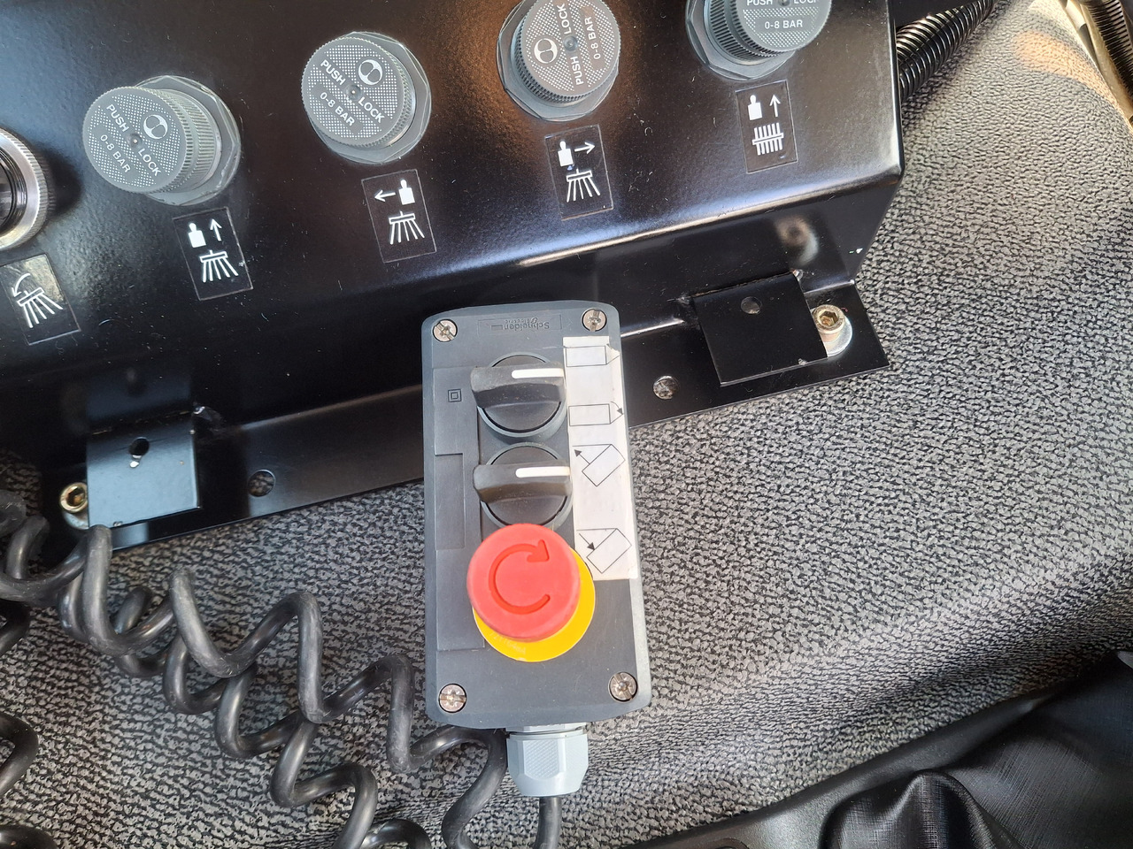 Road sweeper RENAULT C280 Kehrmaschine Zamiatarka SEMAT Zoeller FAUN Karcher L/R 2 Motoren 2018r 740 Mth Euro 6: picture 45 Road sweeper RENAULT C280 Kehrmaschine Zamiatarka SEMAT Zoeller FAUN Karcher L/R 2 Motoren 2018r 740 Mth Euro 6: picture 45