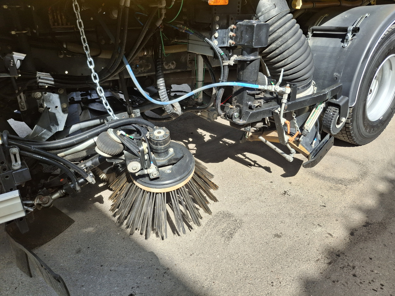 Road sweeper RENAULT C280 Kehrmaschine Zamiatarka SEMAT Zoeller FAUN Karcher L/R 2 Motoren 2018r 740 Mth Euro 6: picture 11 Road sweeper RENAULT C280 Kehrmaschine Zamiatarka SEMAT Zoeller FAUN Karcher L/R 2 Motoren 2018r 740 Mth Euro 6: picture 11