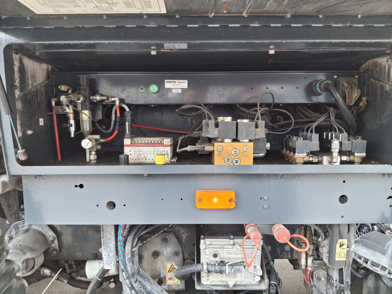 RENAULT Midlum 220 Zamiatarka Johnston VS500 Szczotki L/R Obie Strony Napęd Hydrostatyczny 2012r on lease RENAULT Midlum 220 Zamiatarka Johnston VS500 Szczotki L/R Obie Strony Napęd Hydrostatyczny 2012r: picture 8 RENAULT Midlum 220 Zamiatarka Johnston VS500 Szczotki L/R Obie Strony Napęd Hydrostatyczny 2012r on lease RENAULT Midlum 220 Zamiatarka Johnston VS500 Szczotki L/R Obie Strony Napęd Hydrostatyczny 2012r: picture 8