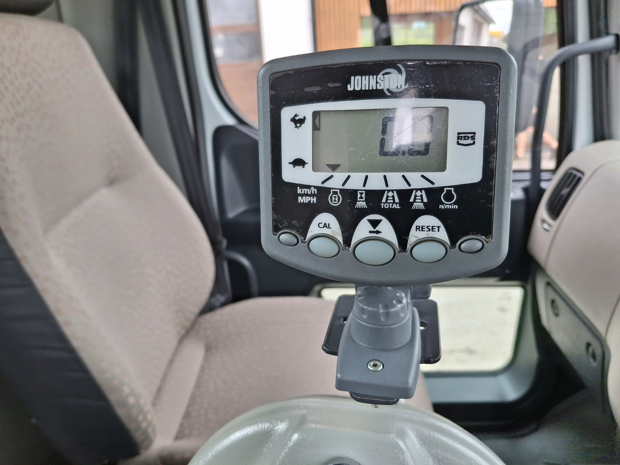 RENAULT Midlum 220 Zamiatarka Johnston VS500 Szczotki L/R Obie Strony Napęd Hydrostatyczny 2012r on lease RENAULT Midlum 220 Zamiatarka Johnston VS500 Szczotki L/R Obie Strony Napęd Hydrostatyczny 2012r: picture 24 RENAULT Midlum 220 Zamiatarka Johnston VS500 Szczotki L/R Obie Strony Napęd Hydrostatyczny 2012r on lease RENAULT Midlum 220 Zamiatarka Johnston VS500 Szczotki L/R Obie Strony Napęd Hydrostatyczny 2012r: picture 24