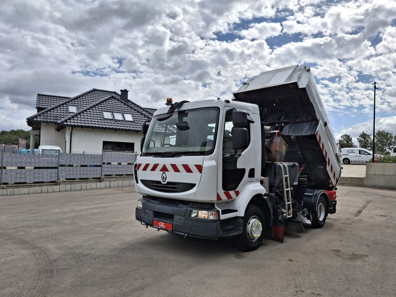 RENAULT Midlum 220 Zamiatarka Johnston VS500 Szczotki L/R Obie Strony Napęd Hydrostatyczny 2012r on lease RENAULT Midlum 220 Zamiatarka Johnston VS500 Szczotki L/R Obie Strony Napęd Hydrostatyczny 2012r: picture 11 RENAULT Midlum 220 Zamiatarka Johnston VS500 Szczotki L/R Obie Strony Napęd Hydrostatyczny 2012r on lease RENAULT Midlum 220 Zamiatarka Johnston VS500 Szczotki L/R Obie Strony Napęd Hydrostatyczny 2012r: picture 11